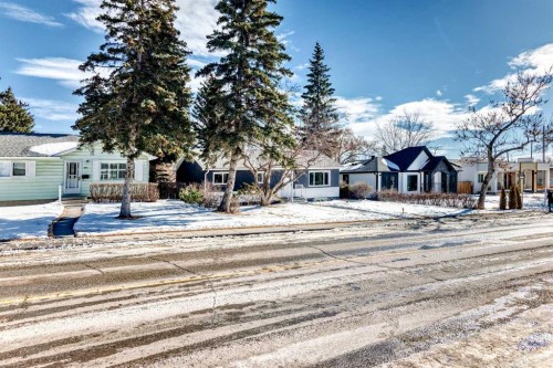 4936 45 Street Sw, Calgary, AB - Outdoor