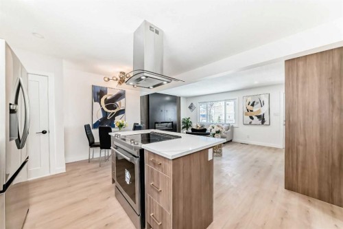 4936 45 Street Sw, Calgary, AB - Indoor Photo Showing Kitchen