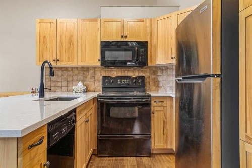 201-70 Dyrgas Gate, Canmore, AB - Indoor Photo Showing Kitchen
