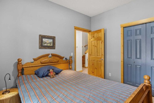 201-70 Dyrgas Gate, Canmore, AB - Indoor Photo Showing Bedroom