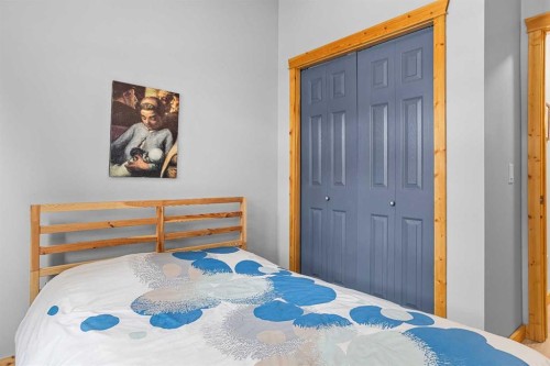 201-70 Dyrgas Gate, Canmore, AB - Indoor Photo Showing Bedroom