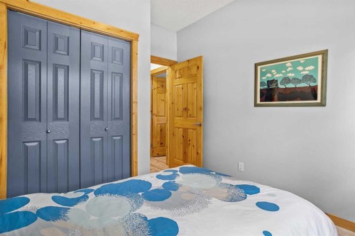 201-70 Dyrgas Gate, Canmore, AB - Indoor Photo Showing Bedroom