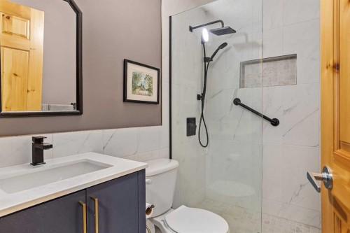201-70 Dyrgas Gate, Canmore, AB - Indoor Photo Showing Bathroom
