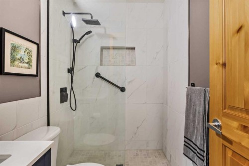 201-70 Dyrgas Gate, Canmore, AB - Indoor Photo Showing Bathroom