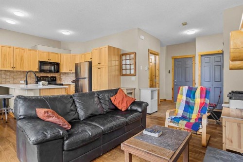 201-70 Dyrgas Gate, Canmore, AB - Indoor Photo Showing Living Room