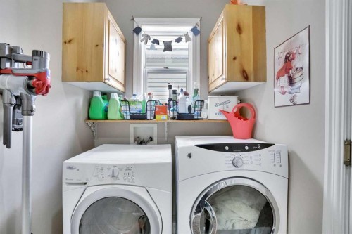 251 Lakeview Cove, Chestermere, AB - Indoor Photo Showing Laundry Room