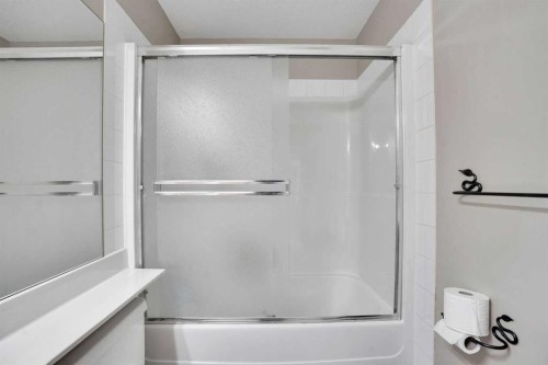 251 Lakeview Cove, Chestermere, AB - Indoor Photo Showing Bathroom