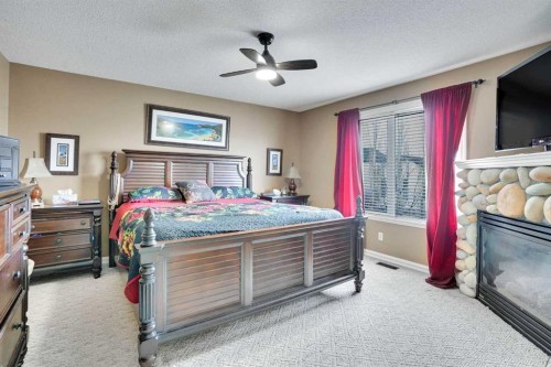 251 Lakeview Cove, Chestermere, AB - Indoor Photo Showing Bedroom
