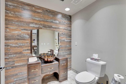 251 Lakeview Cove, Chestermere, AB - Indoor Photo Showing Bathroom
