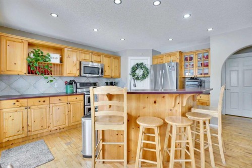 251 Lakeview Cove, Chestermere, AB - Indoor Photo Showing Kitchen