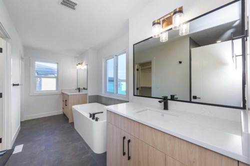 315 Waterford Road, Chestermere, AB - Indoor Photo Showing Bathroom