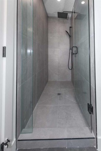 315 Waterford Road, Chestermere, AB - Indoor Photo Showing Bathroom