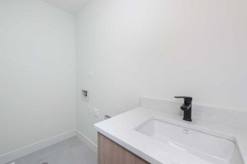 315 Waterford Road, Chestermere, AB - Indoor Photo Showing Bathroom