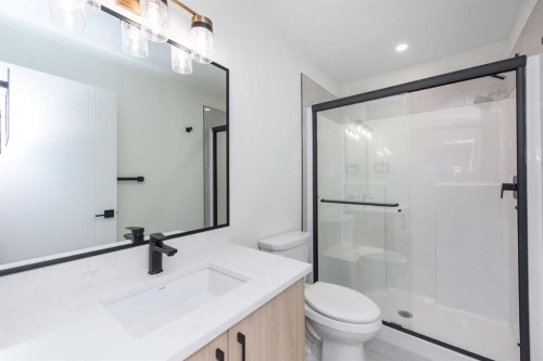 315 Waterford Road, Chestermere, AB - Indoor Photo Showing Bathroom