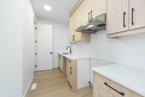 315 Waterford Road, Chestermere, AB - Indoor Photo Showing Kitchen