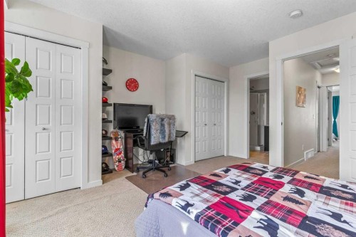 505-338 Seton Circle Se, Calgary, AB - Indoor Photo Showing Bedroom
