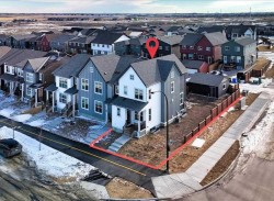 543 Livingston Way NE Calgary, AB T3P 1Y5