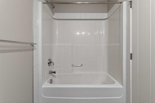 43 Redstone Circle Ne, Calgary, AB - Indoor Photo Showing Bathroom
