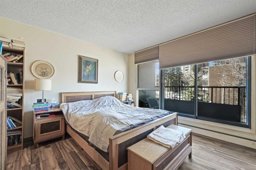 2A-133 25 Avenue Sw, Calgary, AB - Indoor Photo Showing Bedroom