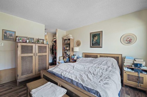2A-133 25 Avenue Sw, Calgary, AB - Indoor Photo Showing Bedroom