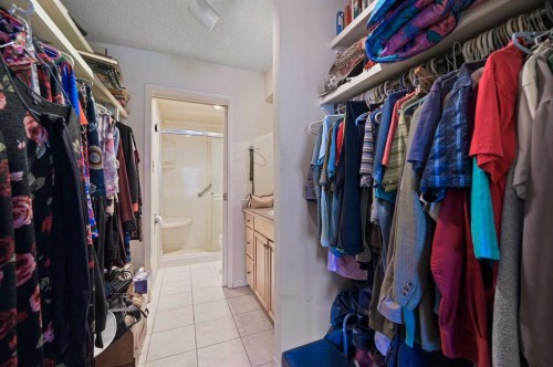 2A-133 25 Avenue Sw, Calgary, AB - Indoor With Storage