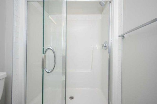 141 Dawson Wharf View, Chestermere, AB - Indoor Photo Showing Bathroom