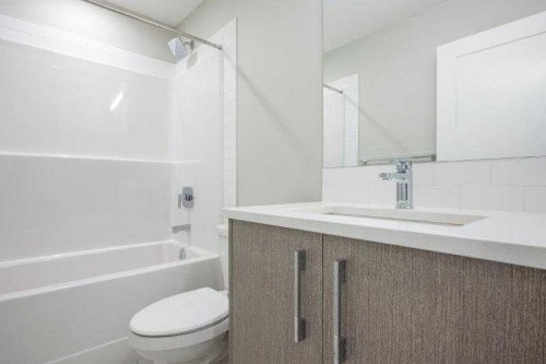 141 Dawson Wharf View, Chestermere, AB - Indoor Photo Showing Bathroom