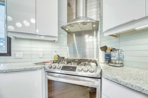 1940 Broadview Road Nw, Calgary, AB - Indoor Photo Showing Kitchen