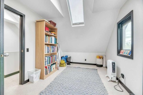 1940 Broadview Road Nw, Calgary, AB - Indoor Photo Showing Other Room