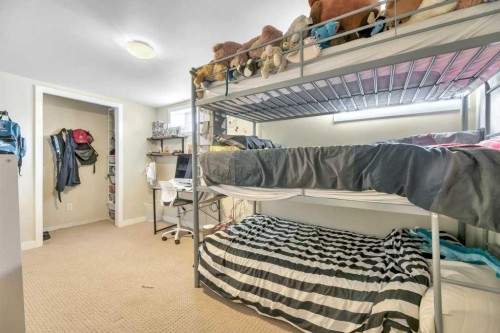 1940 Broadview Road Nw, Calgary, AB - Indoor Photo Showing Bedroom