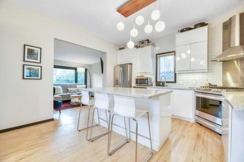 1940 Broadview Road Nw, Calgary, AB - Indoor Photo Showing Kitchen With Upgraded Kitchen
