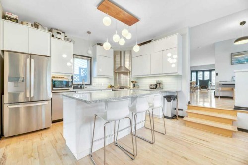1940 Broadview Road Nw, Calgary, AB - Indoor Photo Showing Kitchen With Upgraded Kitchen