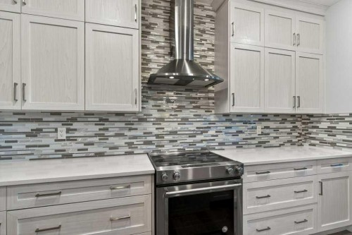 139 Evansglen Circle Nw, Calgary, AB - Indoor Photo Showing Kitchen With Upgraded Kitchen