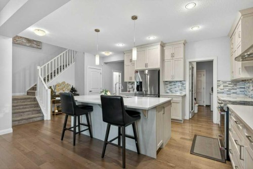 139 Evansglen Circle Nw, Calgary, AB - Indoor Photo Showing Kitchen With Upgraded Kitchen