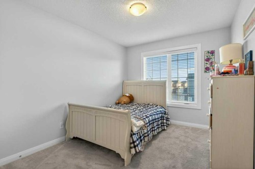 139 Evansglen Circle Nw, Calgary, AB - Indoor Photo Showing Bedroom