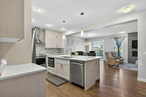 139 Evansglen Circle Nw, Calgary, AB - Indoor Photo Showing Kitchen With Upgraded Kitchen