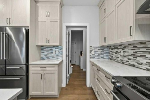 139 Evansglen Circle Nw, Calgary, AB - Indoor Photo Showing Kitchen With Upgraded Kitchen