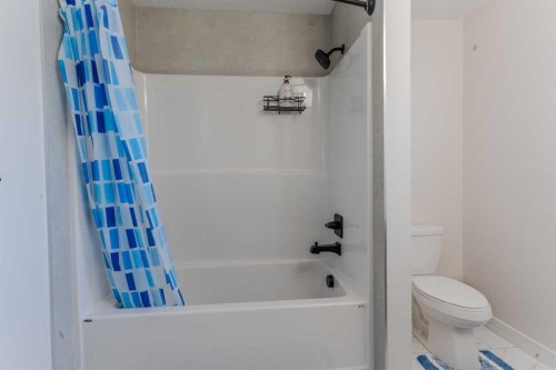 169 Verity Manor Sw, Calgary, AB - Indoor Photo Showing Bathroom
