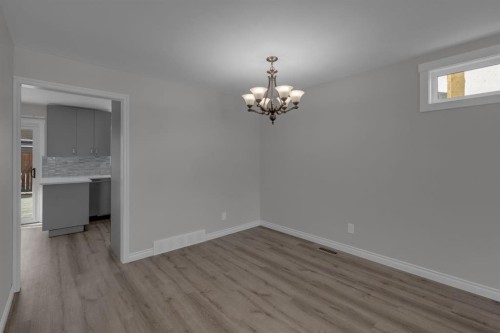 27 Berwick Place Nw, Calgary, AB - Indoor Photo Showing Other Room