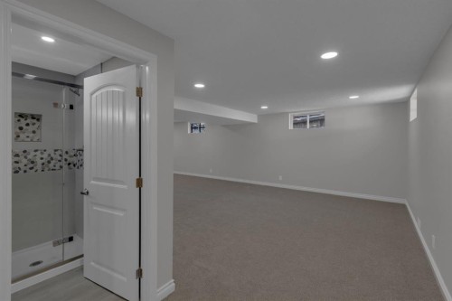 27 Berwick Place Nw, Calgary, AB - Indoor Photo Showing Other Room
