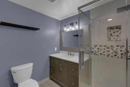 27 Berwick Place Nw, Calgary, AB - Indoor Photo Showing Bathroom