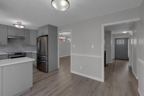 27 Berwick Place Nw, Calgary, AB - Indoor Photo Showing Kitchen With Stainless Steel Kitchen