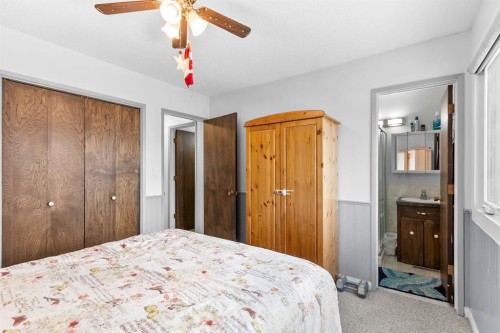 4613 48 Avenue, Olds, AB - Indoor Photo Showing Bedroom