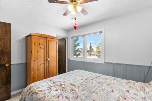 4613 48 Avenue, Olds, AB - Indoor Photo Showing Bedroom