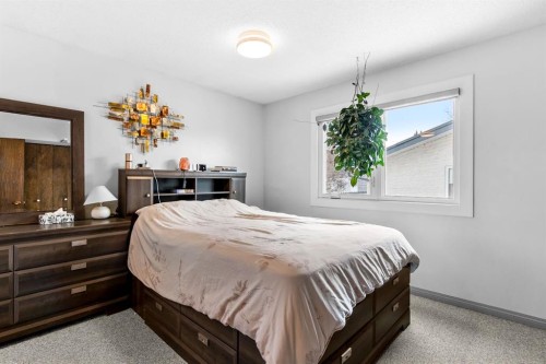 4613 48 Avenue, Olds, AB - Indoor Photo Showing Bedroom