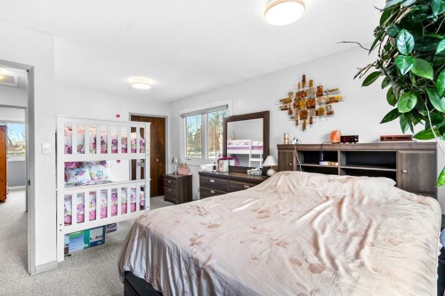 4613 48 Avenue, Olds, AB - Indoor Photo Showing Bedroom