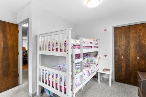 4613 48 Avenue, Olds, AB - Indoor Photo Showing Bedroom