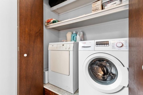 4613 48 Avenue, Olds, AB - Indoor Photo Showing Laundry Room