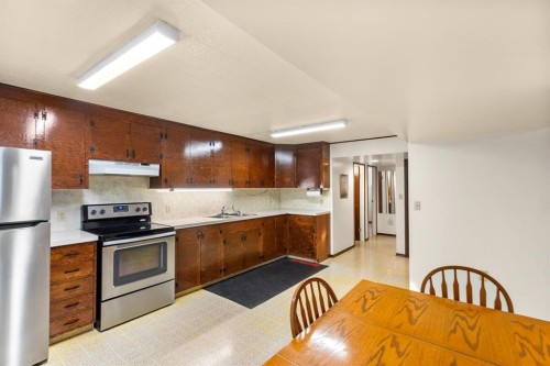 4613 48 Avenue, Olds, AB - Indoor Photo Showing Kitchen With Double Sink