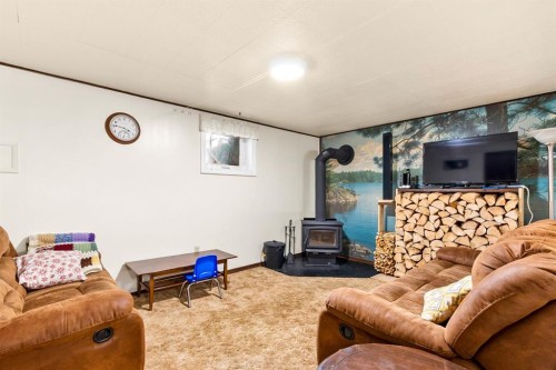 4613 48 Avenue, Olds, AB - Indoor Photo Showing Other Room